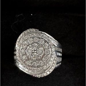 Diamond ring 1 carat in sterling silver.